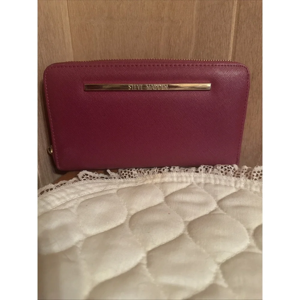 Steve Madden BZIP Around Wallet Pink Fuchsia Saffiano Faux Leather Zip Accordion